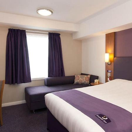Premier Inn London Gatwick Airport - A23 Airport Way Crawley  Extérieur photo