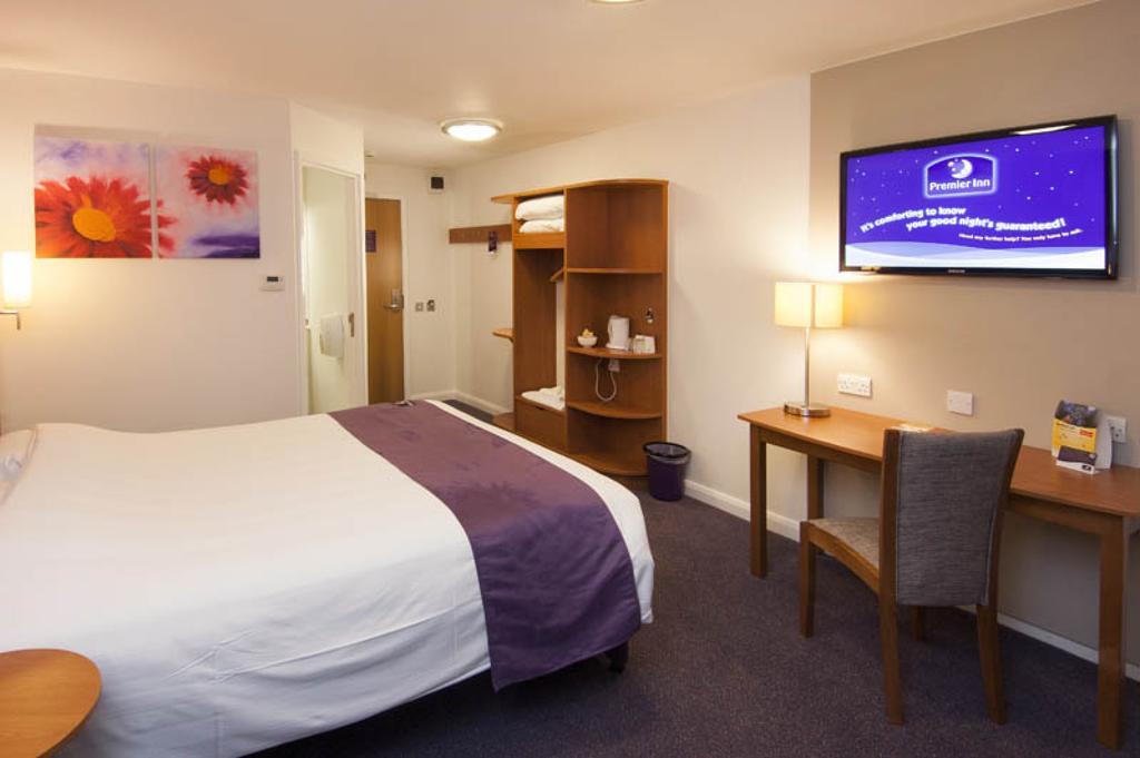 Premier Inn London Gatwick Airport - A23 Airport Way Crawley  Chambre photo