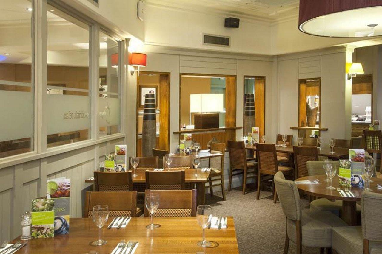 Premier Inn London Gatwick Airport - A23 Airport Way Crawley  Extérieur photo