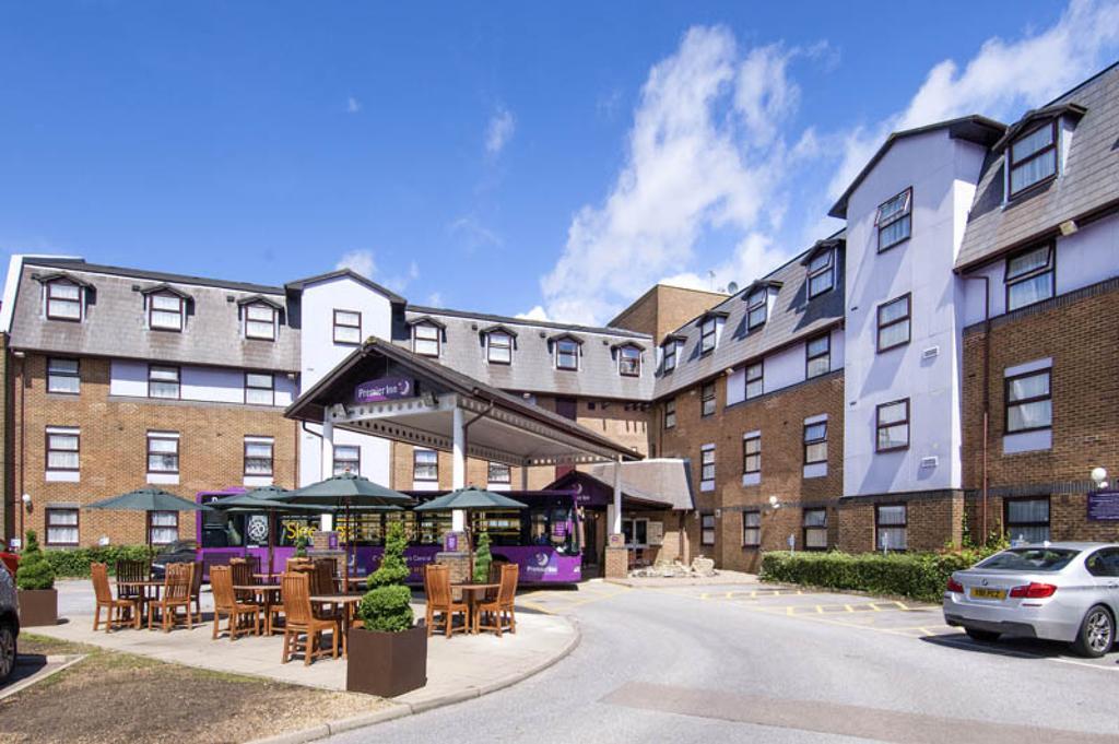 Premier Inn London Gatwick Airport - A23 Airport Way Crawley  Extérieur photo