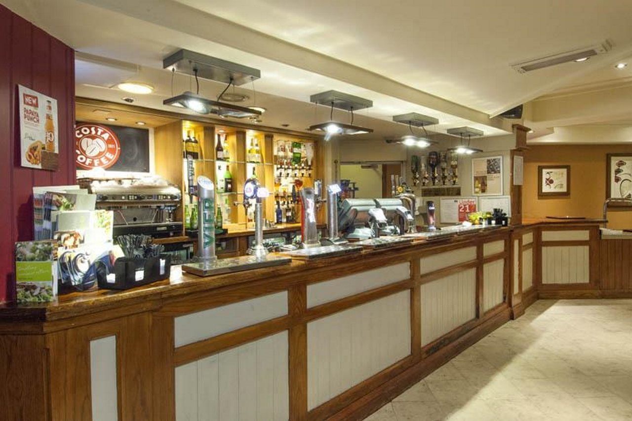 Premier Inn London Gatwick Airport - A23 Airport Way Crawley  Extérieur photo