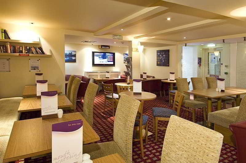 Premier Inn London Gatwick Airport - A23 Airport Way Crawley  Extérieur photo