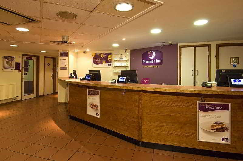 Premier Inn London Gatwick Airport - A23 Airport Way Crawley  Extérieur photo